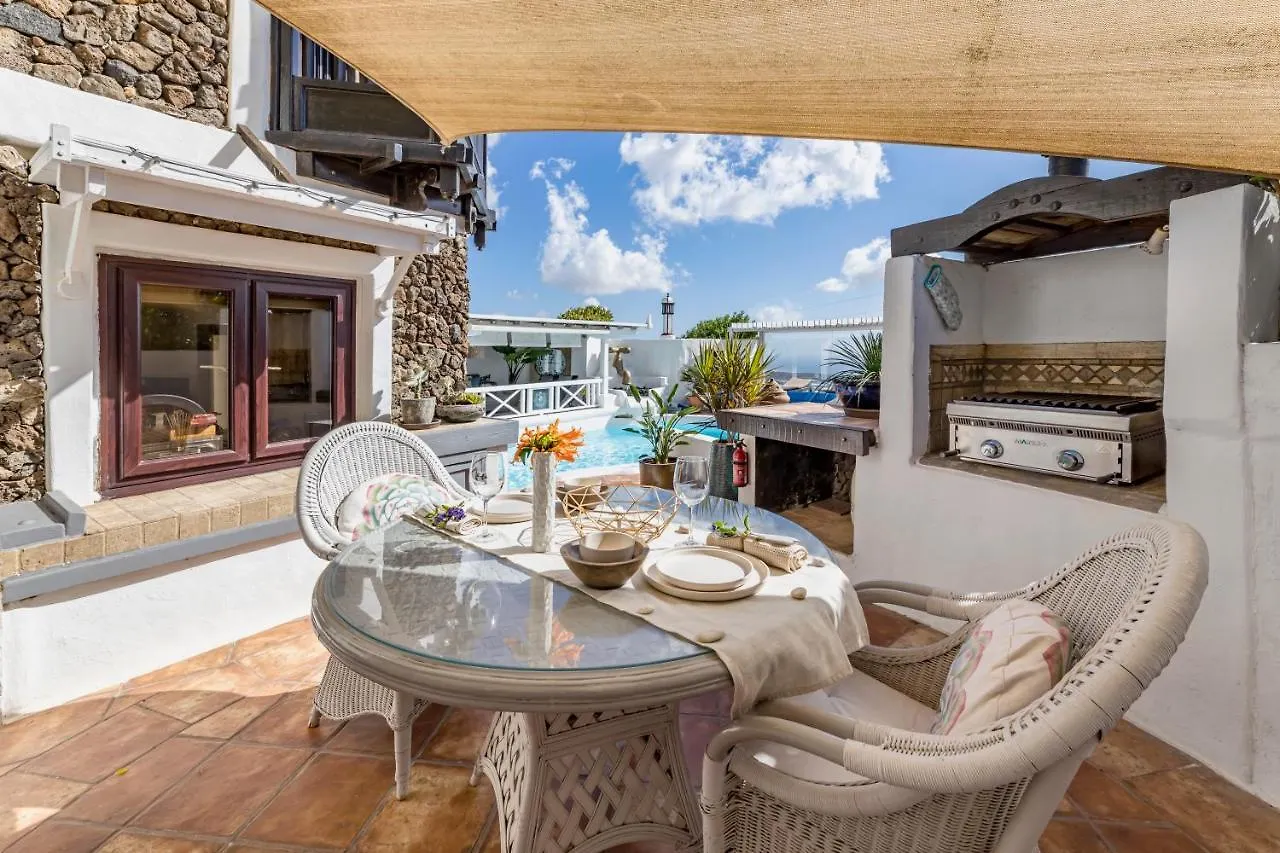 Deluxe Designer Historic Villa Via Lactea, Panoramic Sea Views, Own Private Heated Pool And Subtropical Garden La Asomada  0*, La Asomada (Lanzarote) Spanien